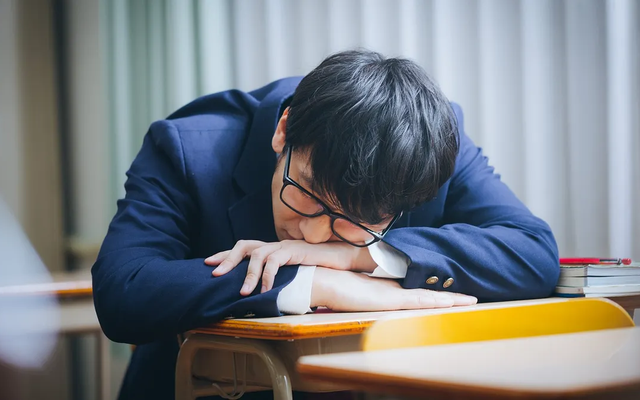 Con bỏ đi sau một câu nói của bố, người mẹ Hà Nội bật khóc: "Em không biết mình dạy con sai ở đâu…"