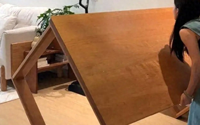 Nhiều gia đình bỏ bàn trà, đặt bàn ăn ngay phòng khách: Quyết định tưởng lạ nhưng giúp nhà rộng hơn, sống tiện hơn