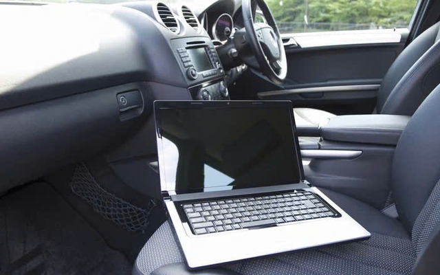 Cảnh báo an toàn cổng USB ô tô: Chủ xe cần chú ý