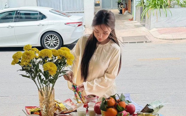 Mẹ đơn thân có 2 con riêng si mê nam ca sĩ Việt nổi tiếng, đăng loạt status gây chú ý