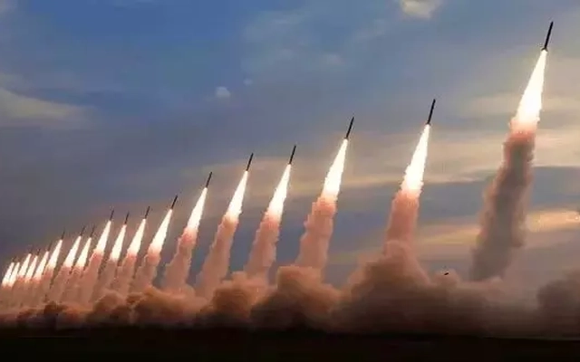 Iran tuyên bố phóng 40 tên lửa nhằm vào các mục tiêu quân sự của Mỹ và Israel