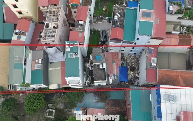 Hà Nội: Hy hữu 14 hộ dân có nhà, đất 'đè' lên một nửa phần đất của nhà bên cạnh