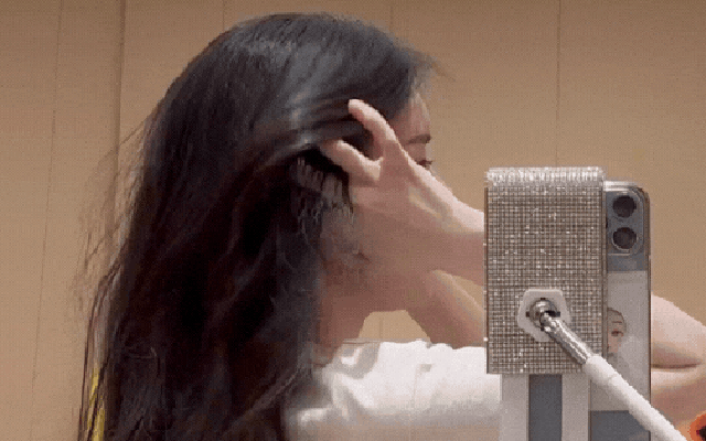 Cô gái tiệm gội đầu cưới thiếu gia, nhận 22 tỷ bồi thường sau ly hôn: Sống chung với trai trẻ kém 14 tuổi như bà hoàng