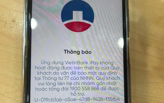 Nhiều người tá hỏa vì bất ngờ bị khóa ứng dụng ngân hàng