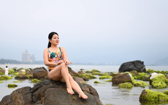 "Nữ hoàng nhạc đỏ" là mẹ đơn thân 4 con chia sẻ sự mệt mỏi, nhắc tới mẹ ruột