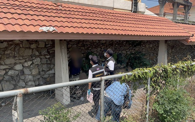 Phát hiện người đàn ông trong tư thế treo cổ, bên cạnh có thư tuyệt mệnh, thi thể có nhiều vết thương