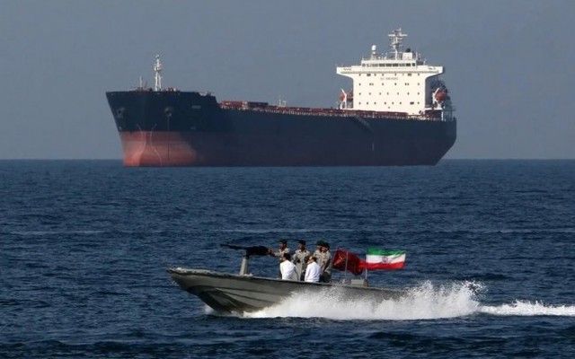 Iran đã mở cửa eo biển Hormuz dành riêng cho tàu Nga và Trung Quốc