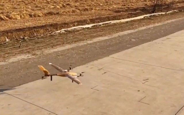 Máy bay tre đầu tiên trên thế giới cất cánh