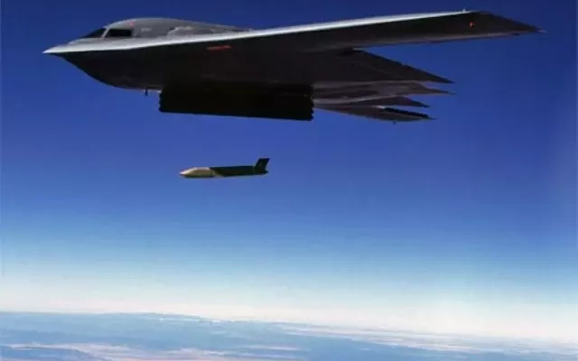 Báo Nga: Tên lửa tàng hình AGM-158 JASSM đang bị hệ thống phòng không Iran bắn hạ