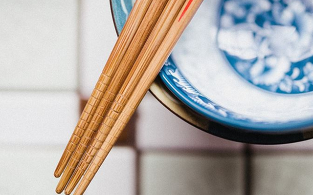 Gia đình 4 người lần lượt qua đời vì ung thư: Đũa có 2 dấu hiệu này có thể thành “ổ độc tố”, ăn phải 1mg cũng đủ gây bệnh