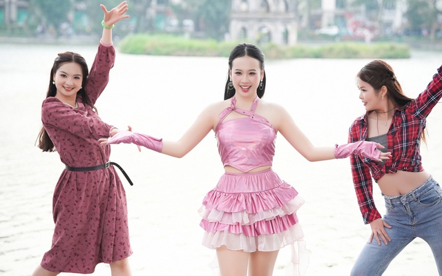 Nữ sinh 17 tuổi Nguyễn Thụy Hải Anh ra album "Chạm vào giấc mơ" sau giải thưởng lớn