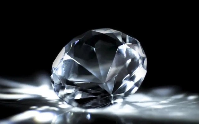 Tổng hợp thành công kim cương lục giác hiếm nhất thế giới