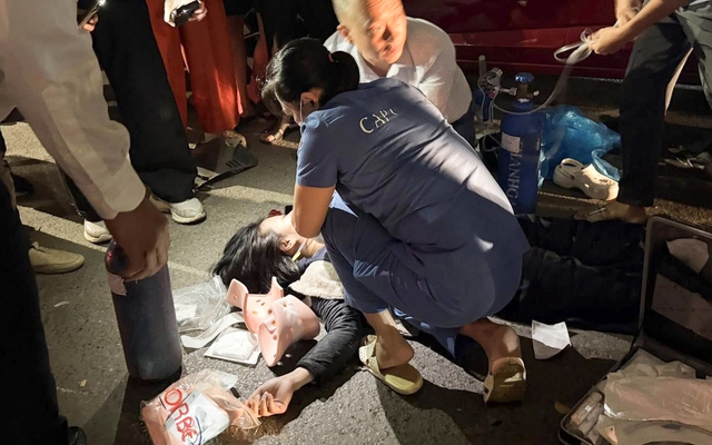 Nhân chứng vụ tai nạn ở Hà Nội: "Xe tóe lửa sau cú tông, người đi đường bị hất văng"