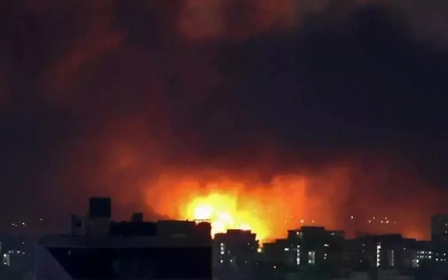 Israel tấn công nhà máy sản xuất tên lửa ngầm của Iran