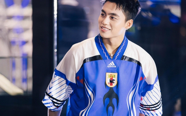 MONO xuất hiện điển trai tại Hà Nội, làm giám khảo dance battle