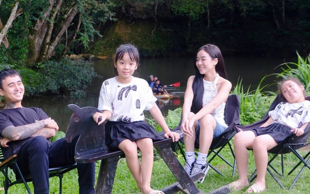 Con riêng của vợ nói một câu khiến nam ca sĩ Việt bật cười hạnh phúc