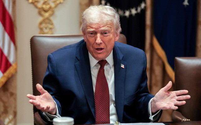 Giá dầu tăng dựng đứng, vượt qua 100 USD, vì sao Tổng thống Trump nói “chỉ là cái giá nhỏ phải trả”?