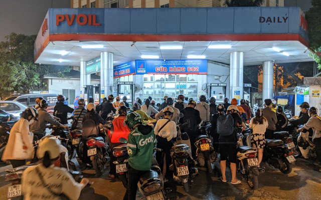 NÓNG: Hà Nội sẽ xử lý nghiêm việc bán xăng dầu bằng chai, lọ trái phép