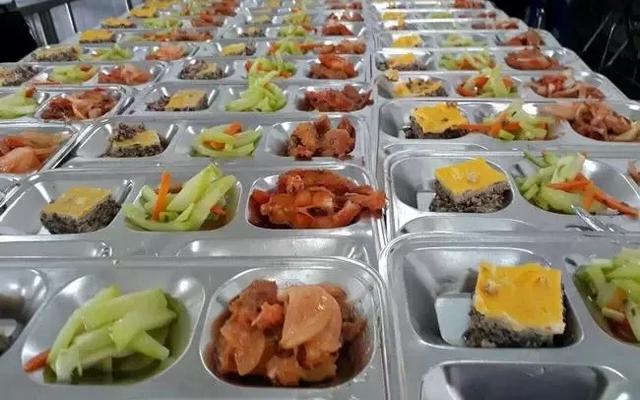 Vụ thịt lợn dịch vào trường học: Thấy gì về thị trường suất ăn tỷ USD tại Việt Nam?