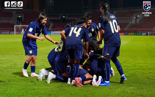 Tuyển Thái Lan lội ngược dòng khó tin, đẩy tuyển Việt Nam xuống cuối BXH ở Asian Cup