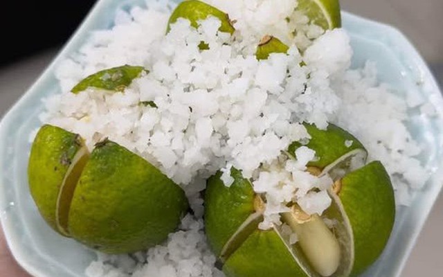 Không phải mê tín, giờ mới biết vì sao nhiều nhà luôn đặt 1 bát chanh muối ở góc phòng