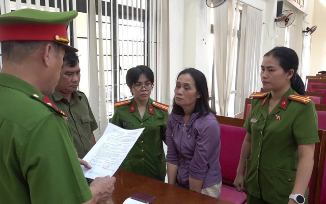 Thi hành lệnh bắt tạm giam Cao Thị Bé 54 tuổi