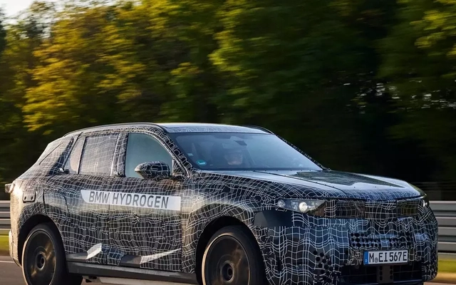 BMW hé lộ SUV dùng pin hydro, đi được 750 km/lần sạc