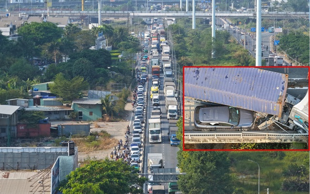 Xe container va chạm ô tô 7 chỗ, cửa ngõ TP.HCM ùn tắc kéo dài