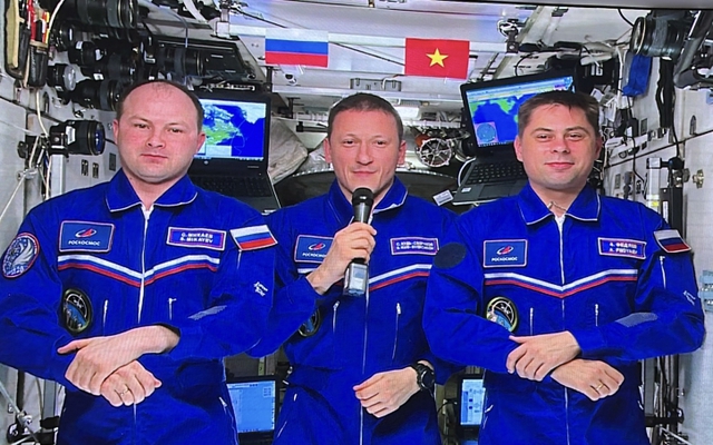 Khoảnh khắc đặc biệt: Phi hành gia Nga gửi lời chào Việt Nam từ Trạm Vũ trụ quốc tế