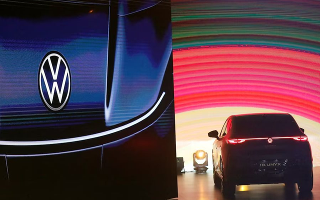 Xe xăng bất ngờ lên ngôi: Tập đoàn ô tô sở hữu hơn 100 nhà máy toàn cầu tuyên bố dừng làm xe điện, chuyển cả 1 cơ sở sang động cơ truyền thống