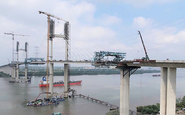 Việt Nam sắp hoàn thành cây cầu dây văng sở hữu nhịp chính 300m, tĩnh không thông thuyền cao kỷ lục chưa từng có trong lịch sử