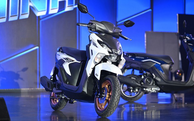 Xe tay ga Yamaha vừa ra mắt khách Việt: Động cơ hybrid ăn ít xăng hơn cả Sirius, giá cạnh tranh Vision