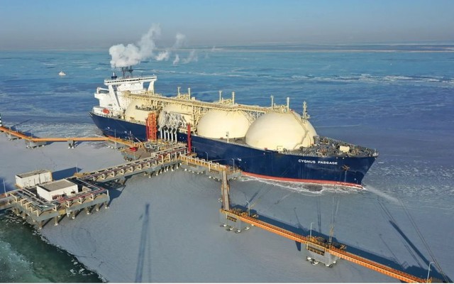 Muốn cấm nhưng không rời được: Nhập khẩu LNG Nga vào châu Âu bất ngờ tăng vọt giữa lệnh trừng phạt