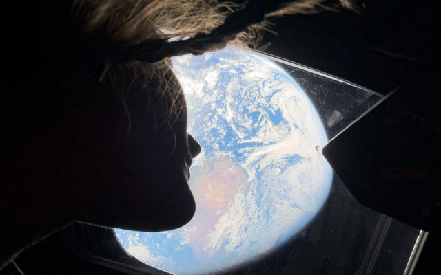 Nỗi cô độc lộng lẫy của hành tinh xanh: Những phát biểu của nữ phi hành gia duy nhất trên Artemis II khiến chúng ta bừng tỉnh