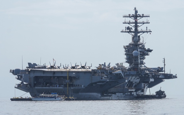 WSJ: Tàu chiến Mỹ lần đầu vượt eo biển Hormuz kể từ khi chiến sự bùng phát