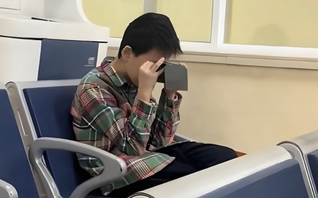 Kiểu trẻ này sớm muộn cũng bị "đào thải": Cảnh tượng trong bệnh viện khiến nhiều phụ huynh giật mình