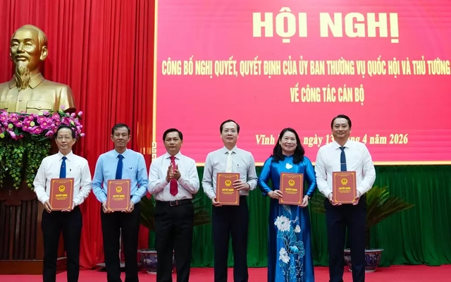 Công bố quyết định nhân sự chủ chốt tỉnh Vĩnh Long