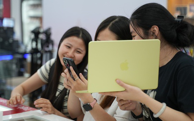Apple lần đầu tung máy giá rẻ không ngờ, gây "sốt" tại Việt Nam, laptop phổ thông "nín thở"!