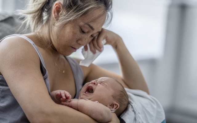 Mẹ chồng chỉ chăm cháu, bỏ mặc con dâu sau sinh và quyết định khiến cả 1 gia đình phải thức tỉnh