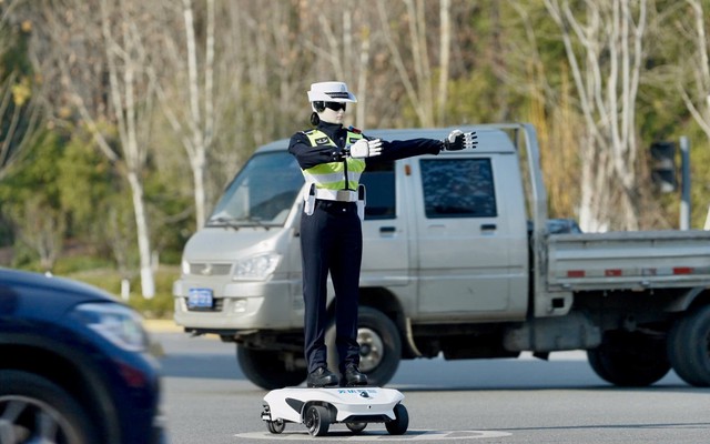 Tầm nhìn cực đỉnh của ông Phạm Nhật Vượng: Thêm đại gia Vũ Văn Tiền lấn sân lĩnh vực robot, bắt tay đối tác Trung Quốc tấn công thị trường 7.000 tỷ USD