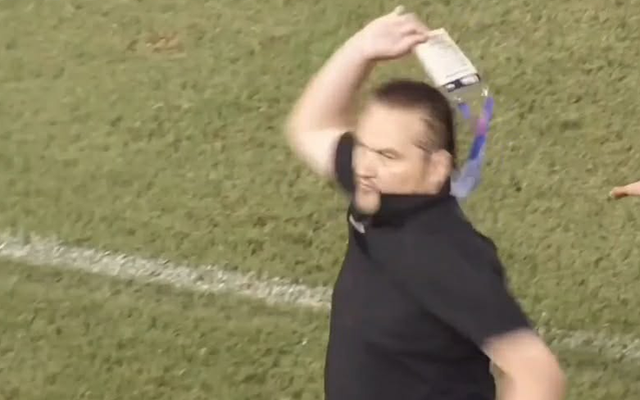 Hành xử phản cảm với trọng tài, HLV châu Âu bị VFF phạt nặng, đội nhì bảng V.League gặp khó