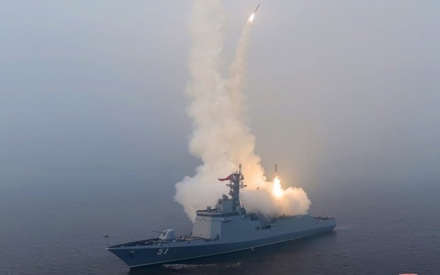 Tàu khu trục Triều Tiên gây kinh ngạc khi mang vũ khí rất giống tên lửa Zircon, làm "lu mờ" cả Nga