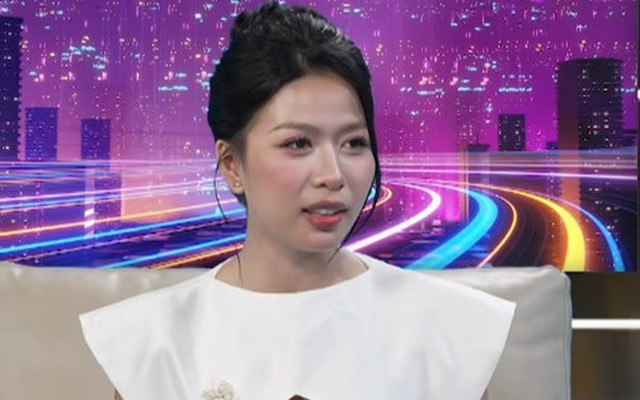 Nữ MC xinh đẹp bị trợ lý dọa nghỉ việc để đòi tăng lương: "Tôi phải cắn răng"