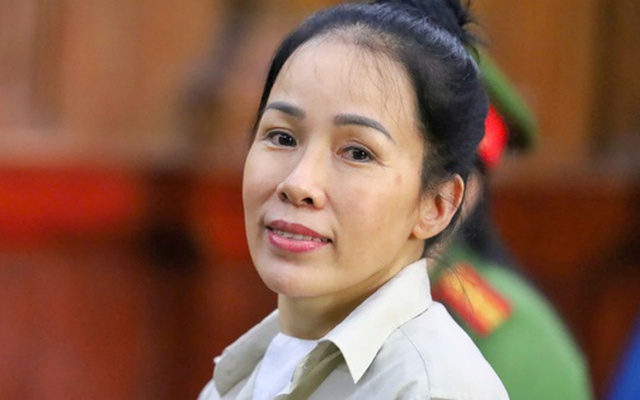 Hình ảnh mới nhất của Youtuber Đinh Lan tại phiên toà liên quan bà Nguyễn Phương Hằng