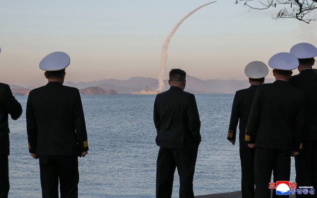 Triều Tiên thử tên lửa hành trình và tên lửa chống hạm từ tàu khu trục mới nhất