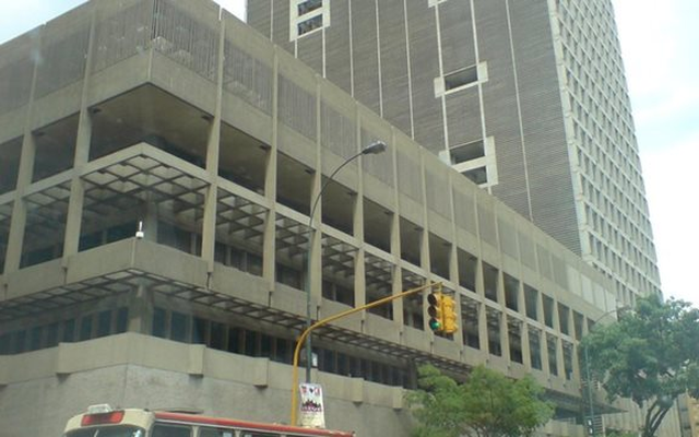 Mỹ bất ngờ nới lỏng trừng phạt quốc gia đang có hơn 300 tỷ thùng dầu