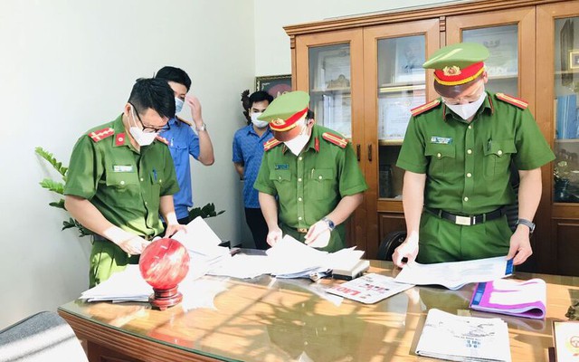 Ra lệnh bắt tạm giam trưởng ban quản lý rừng Vũ Đức Dân SN 1980