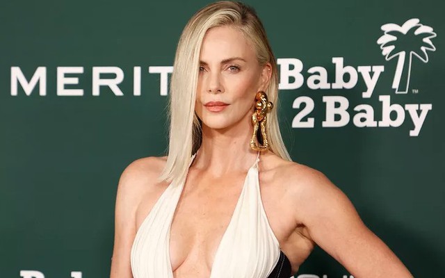 Đả nữ gợi cảm bậc nhất thế giới 50 tuổi vẫn trẻ đẹp khó tin: Bí quyết gói gọn trong 3 điều