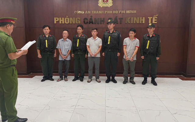 Công an TPHCM khám xét 2 căn nhà, bắt 3 người