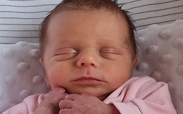 Bé gái sinh non tử vong với 47 vết gãy xương: Người cha lãnh án chung thân